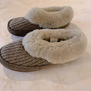 UGG Slippers Gray Ribbed Knit Shearling Sz 6.5 fluffy toe box Gorgeous